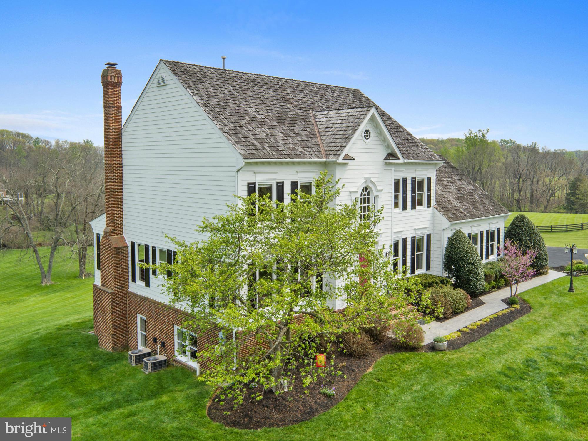 19288 Dunlop Mill Road Leesburg, VA 20175 - Photo 13 of 30 Exterior (Front)