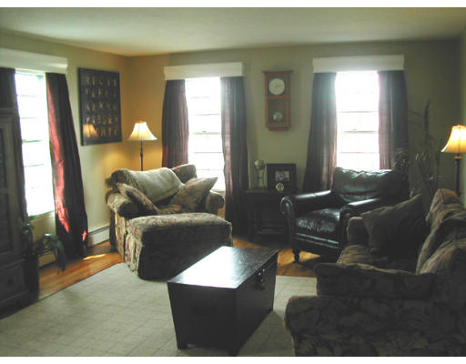 147 French Farm Road North Andover, MA 01845 - Photo 4 of 17 Gallery Image 4