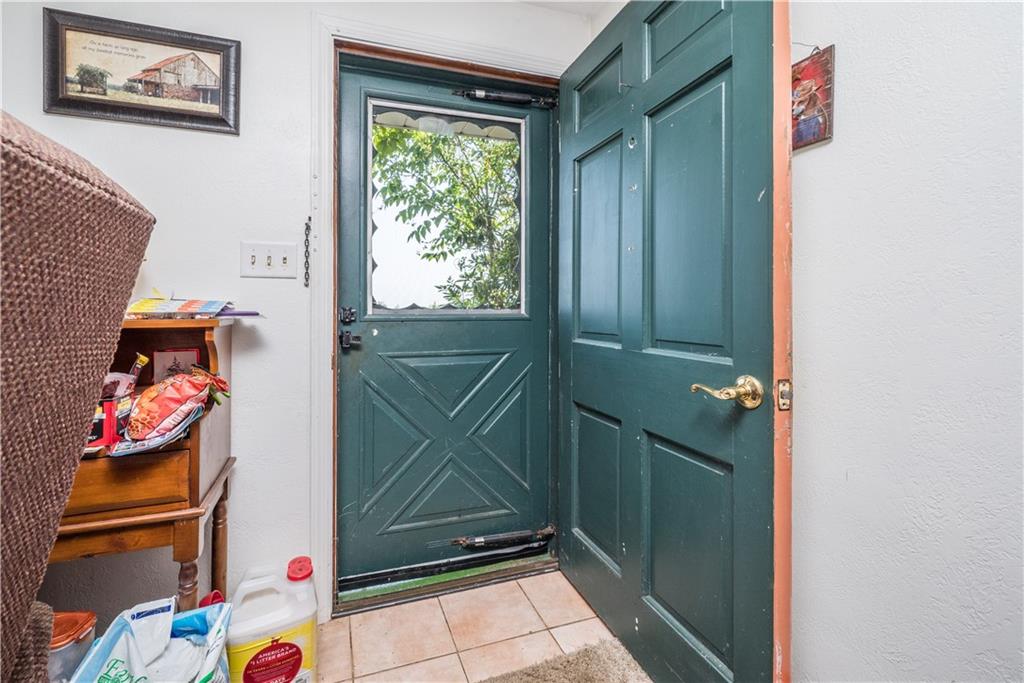 776 Mounts Road Washington, PA 15301 - Photo 5 of 40 a room with toys and a window