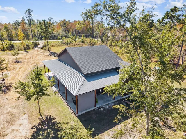 a front view of house with yard