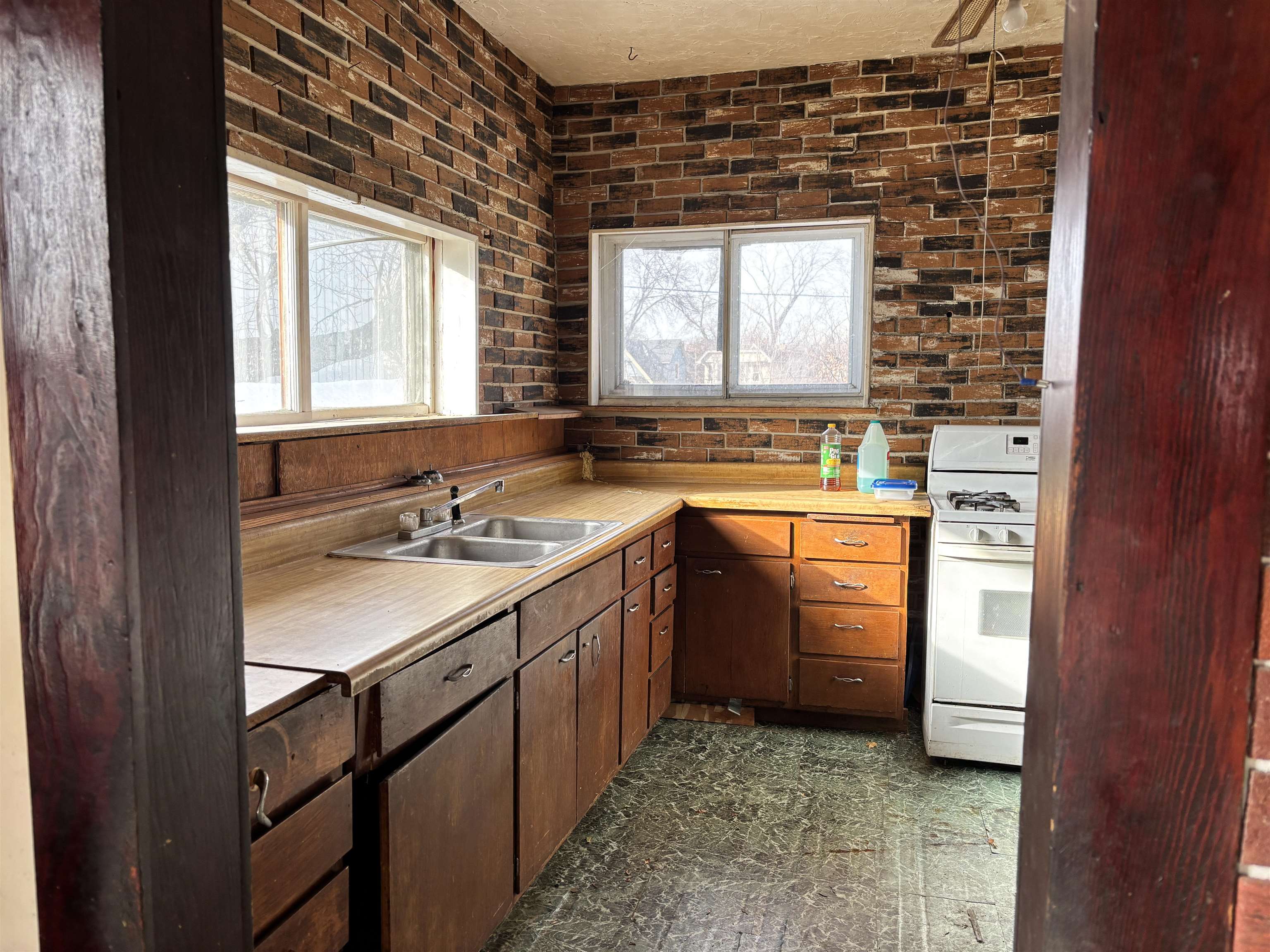 2120 Winnebago Street Madison, WI 53704 - Photo 11 of 32