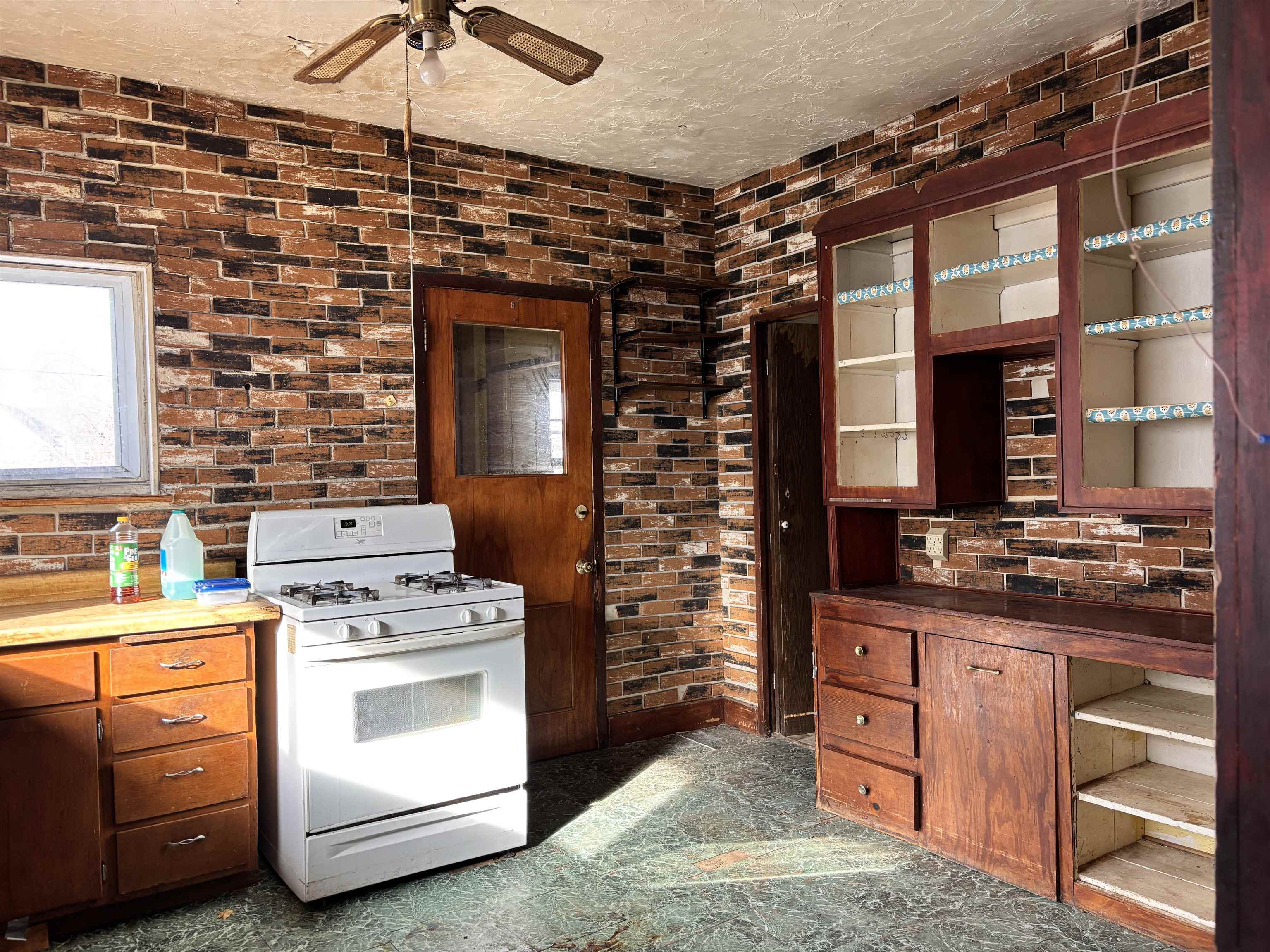 2120 Winnebago Street Madison, WI 53704 - Photo 12 of 32