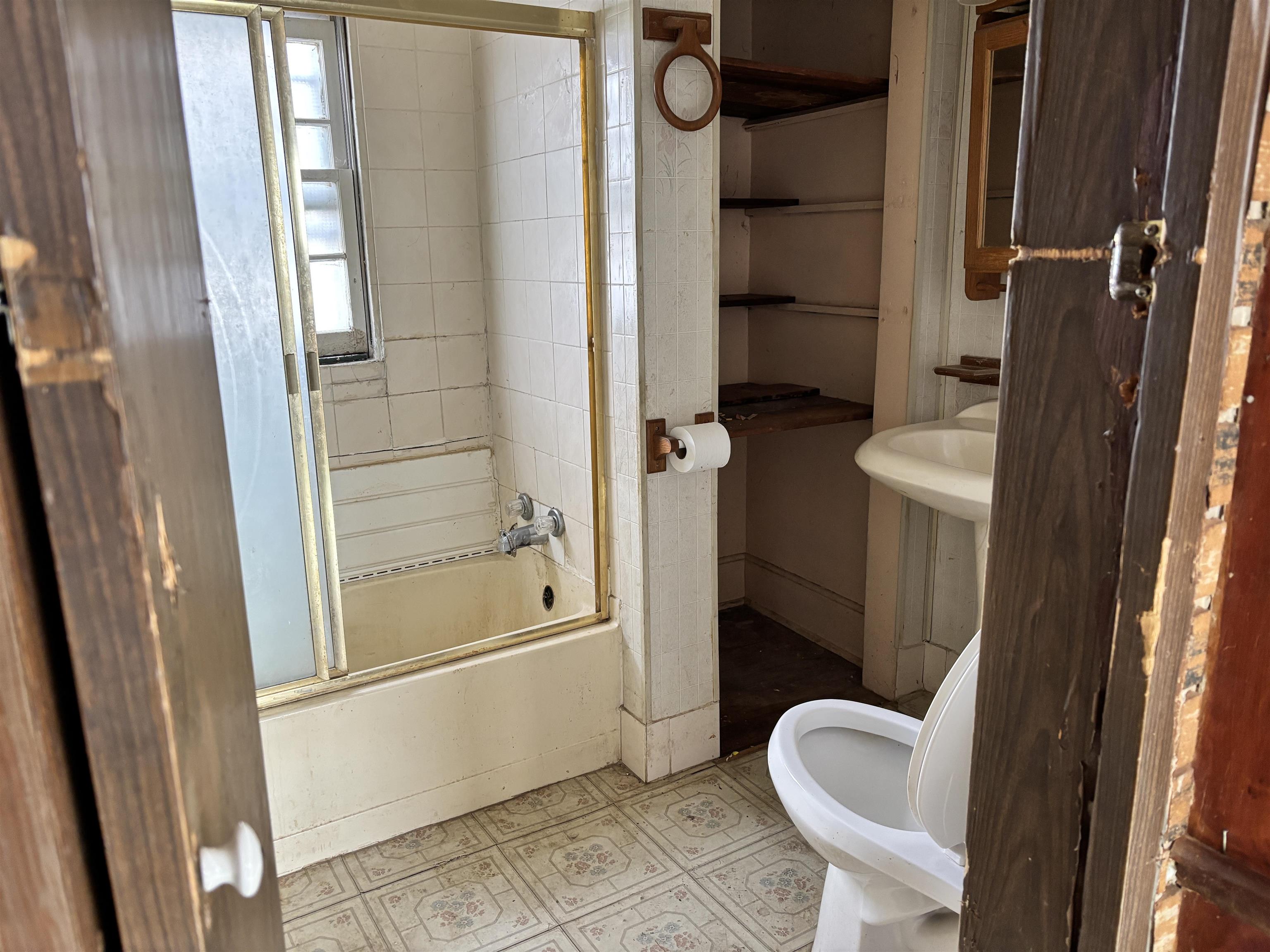 2120 Winnebago Street Madison, WI 53704 - Photo 14 of 32