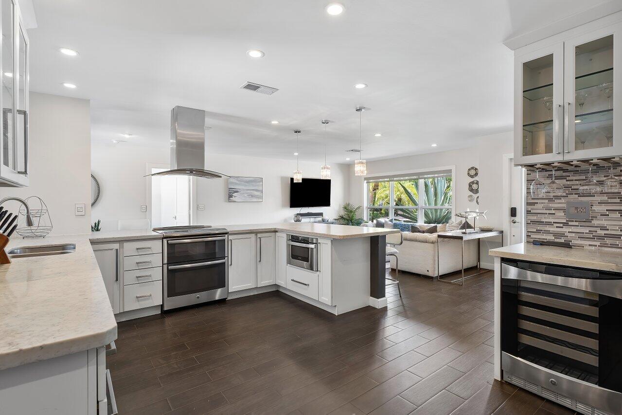 855 Berkley Street Boca Raton, FL 33487 - Photo 12 of 48 012-855BerkleyStreet-BocaRaton-FL-33487-