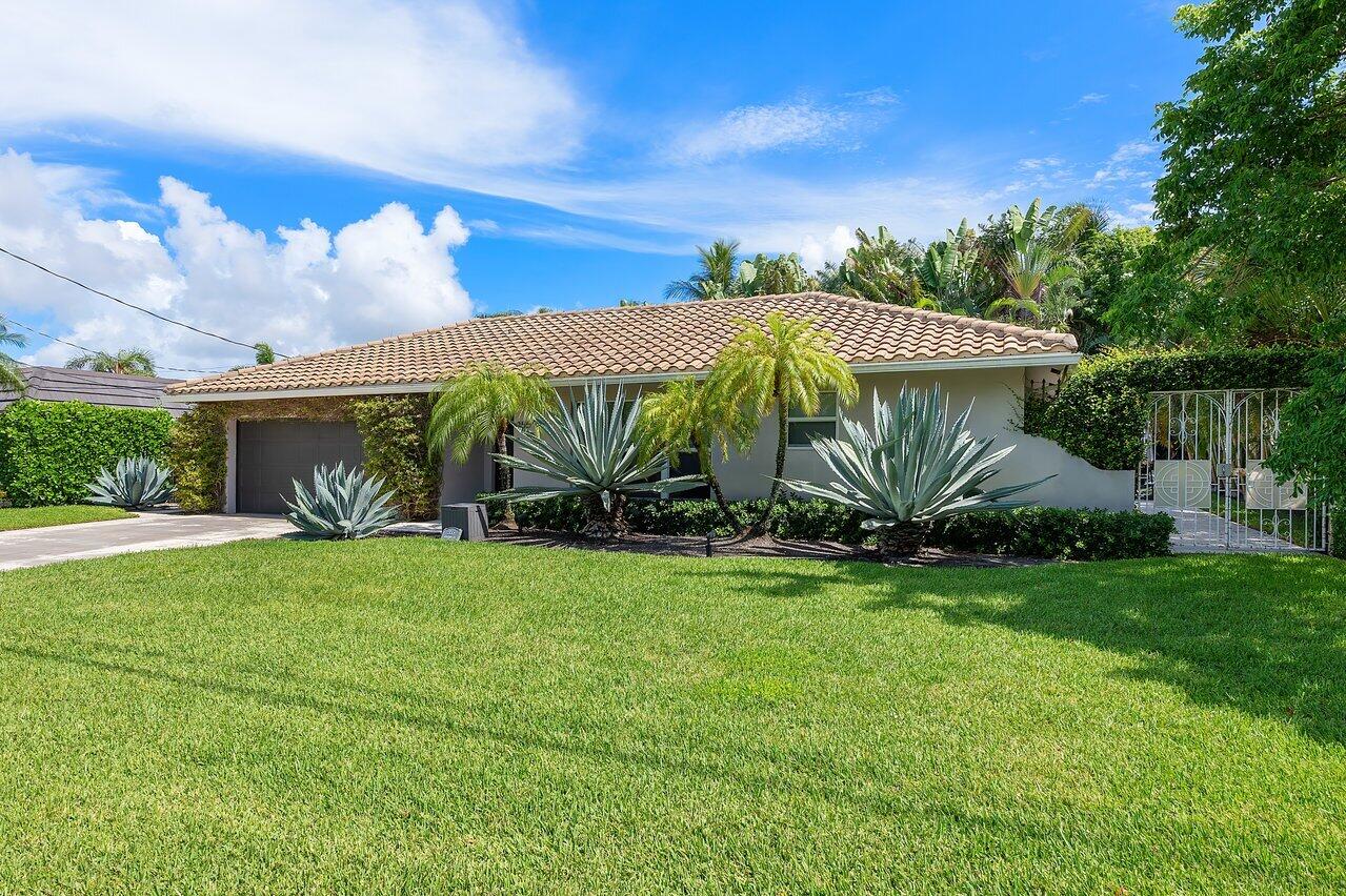 855 Berkley Street Boca Raton, FL 33487 - Photo 3 of 48 003-855BerkleyStreet-BocaRaton-FL-33487-