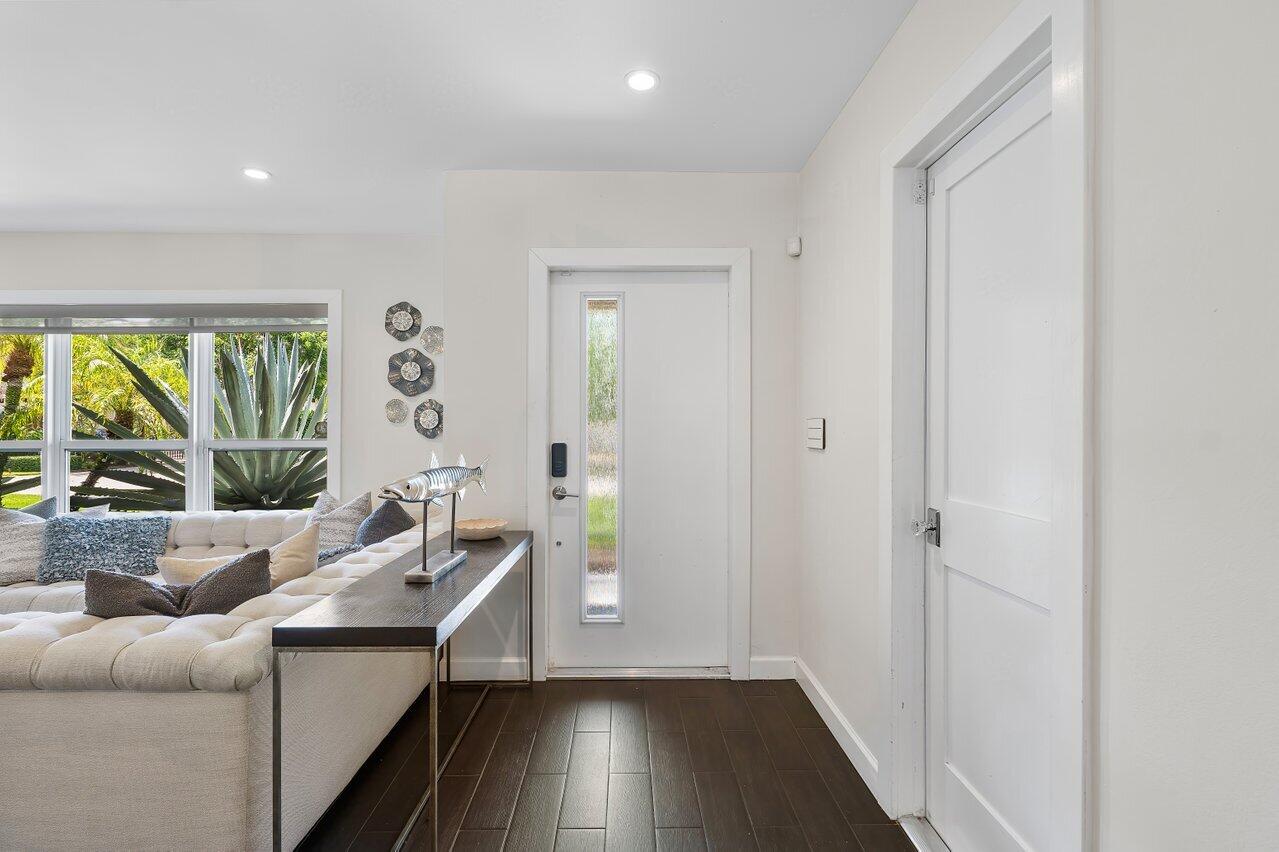 855 Berkley Street Boca Raton, FL 33487 - Photo 5 of 48 005-855BerkleyStreet-BocaRaton-FL-33487-