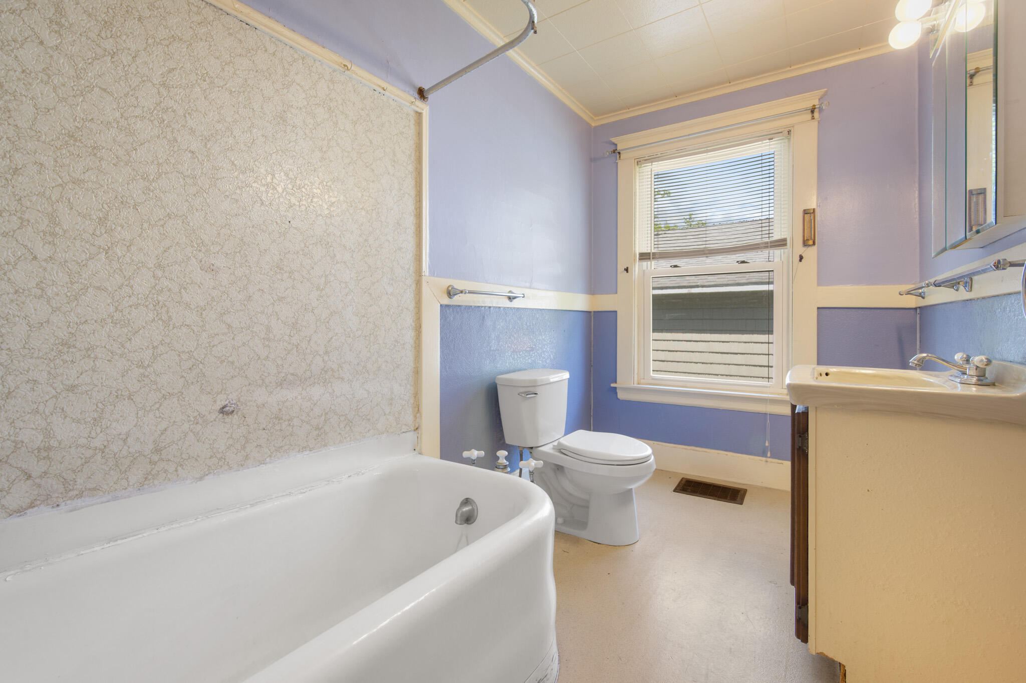 164 7th Street Bangor, ME 04401 - Photo 19 of 51 First Floor Bath