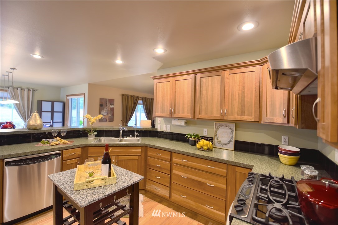 12431 Moes Road Southeast Rainier, WA 98576 - Photo 11 of 25 Gallery Image 11