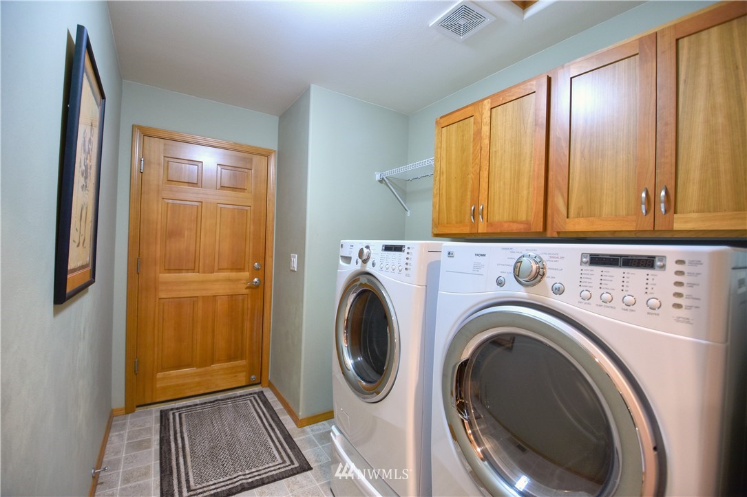 12431 Moes Road Southeast Rainier, WA 98576 - Photo 13 of 25 Gallery Image 13
