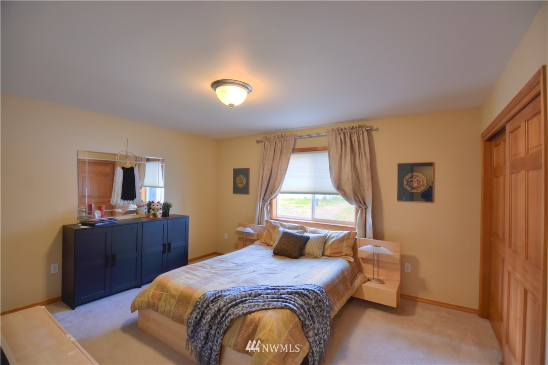 12431 Moes Road Southeast Rainier, WA 98576 - Photo 14 of 25 Gallery Image 14