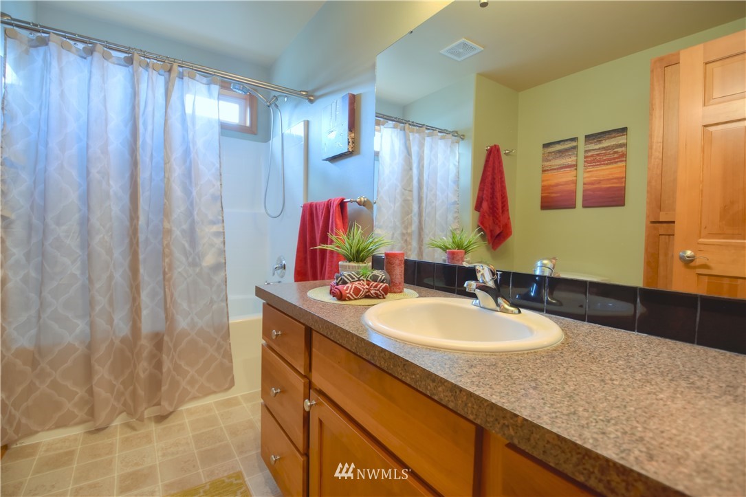 12431 Moes Road Southeast Rainier, WA 98576 - Photo 15 of 25 Gallery Image 15
