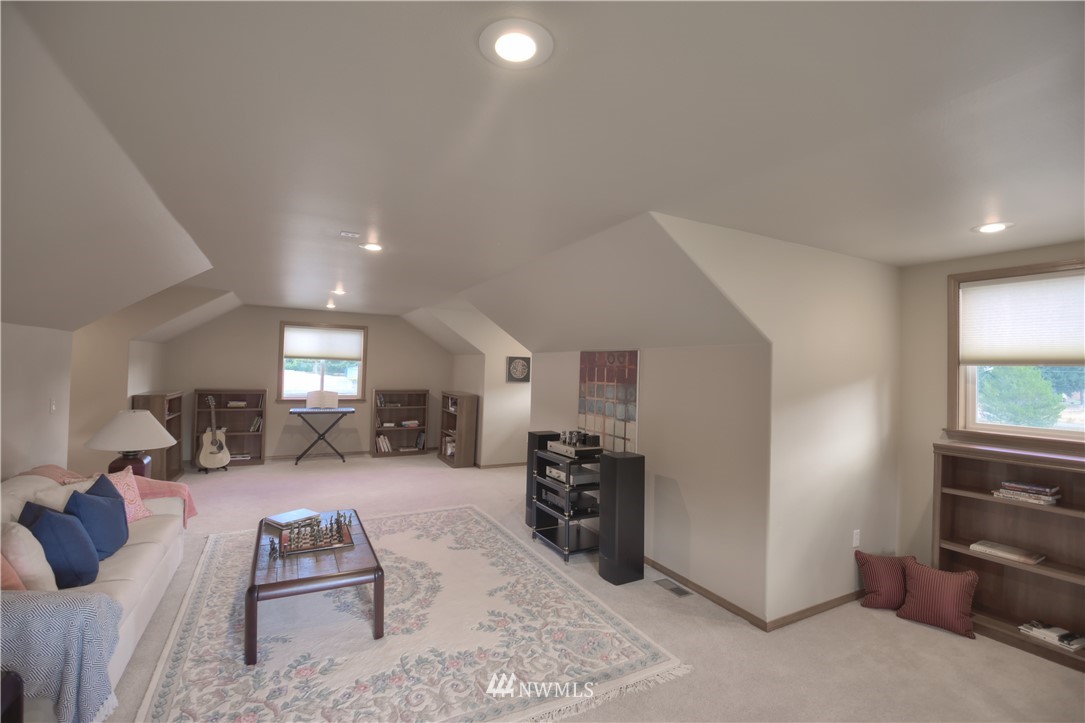 12431 Moes Road Southeast Rainier, WA 98576 - Photo 17 of 25 Gallery Image 17