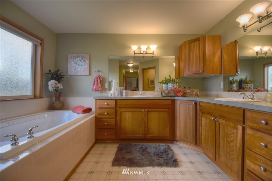12431 Moes Road Southeast Rainier, WA 98576 - Photo 20 of 25 Gallery Image 20