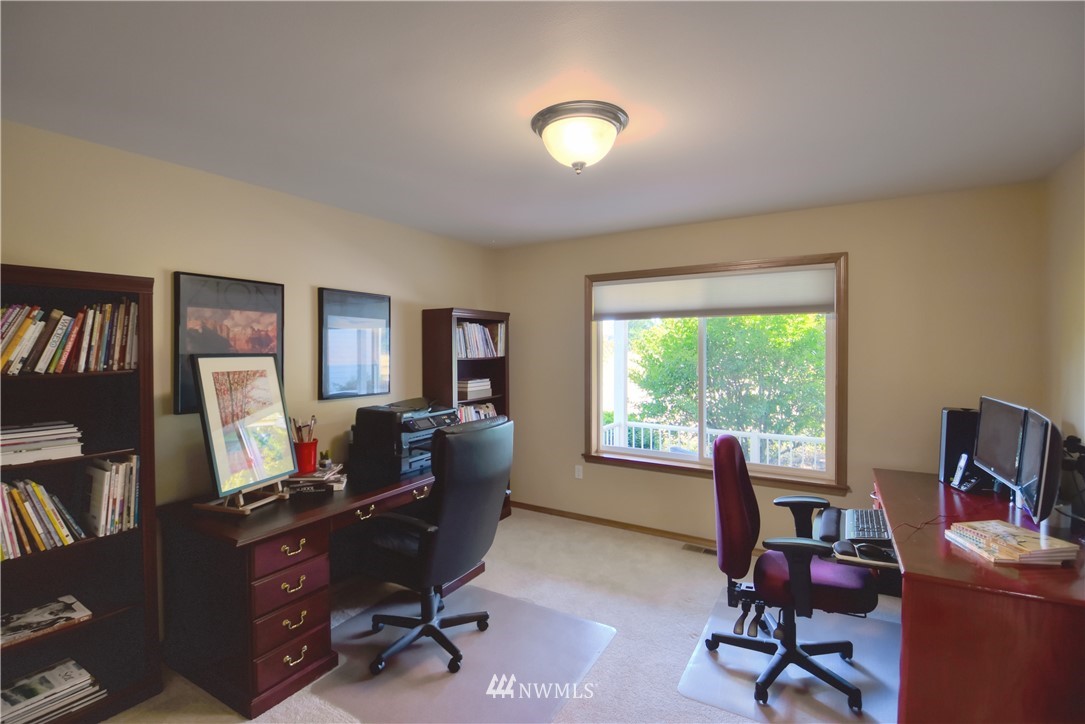 12431 Moes Road Southeast Rainier, WA 98576 - Photo 4 of 25 Gallery Image 4