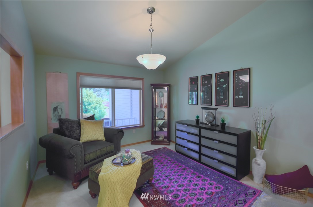 12431 Moes Road Southeast Rainier, WA 98576 - Photo 5 of 25 Gallery Image 5