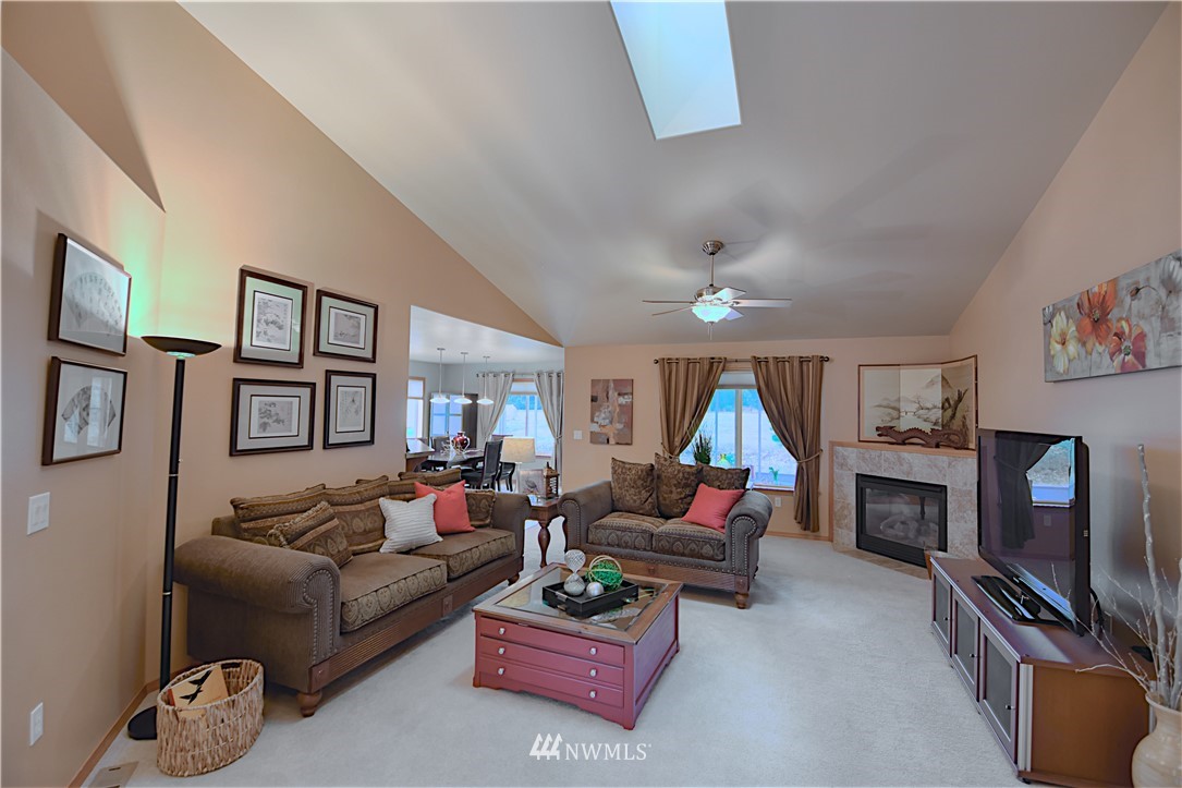 12431 Moes Road Southeast Rainier, WA 98576 - Photo 6 of 25 Gallery Image 6
