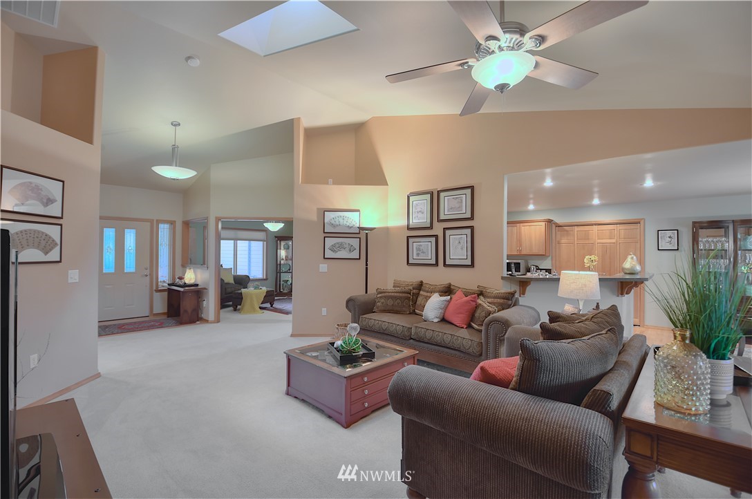 12431 Moes Road Southeast Rainier, WA 98576 - Photo 7 of 25 Gallery Image 7