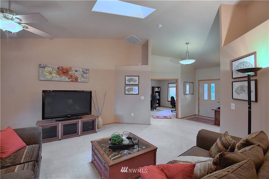 12431 Moes Road Southeast Rainier, WA 98576 - Photo 8 of 25 Gallery Image 8