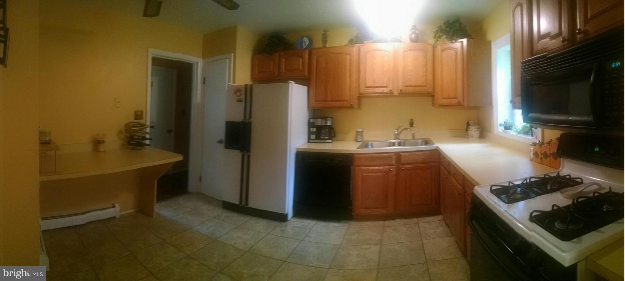 13714 Gilbert Road Woodbridge, VA 22193 - Photo 8 of 30 Kitchen