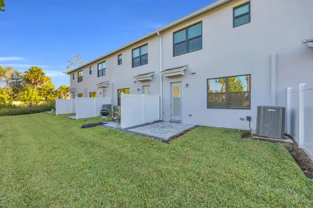 $2,850 | 7582 Southwest Linus Lane, Stuart, FL 34994