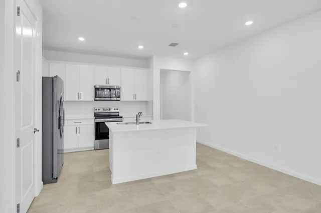 $2,850 | 7582 Southwest Linus Lane, Stuart, FL 34994