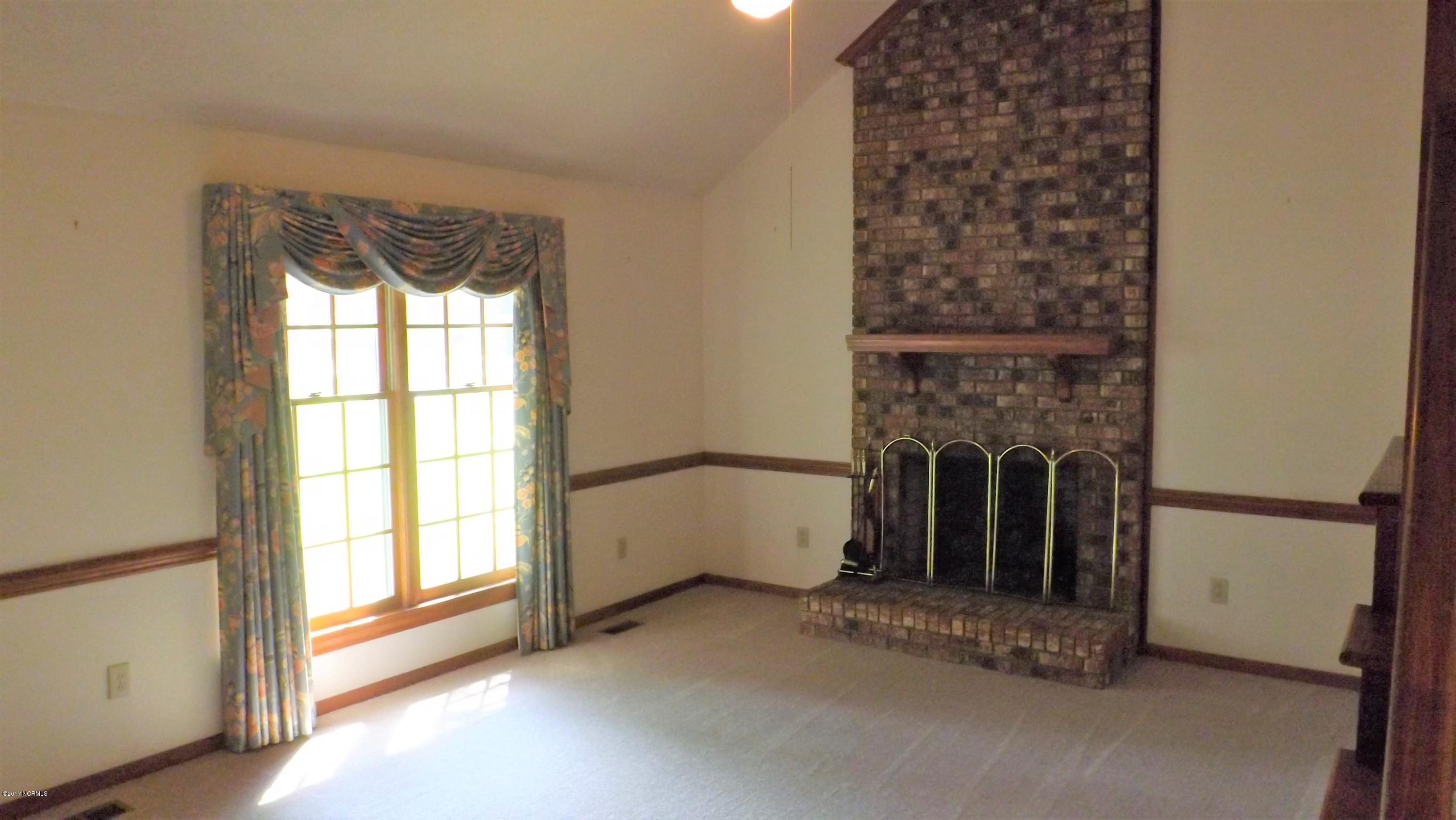509 Mill Street Greenville, NC 27858 - Photo 6 of 26 DSCF0425
