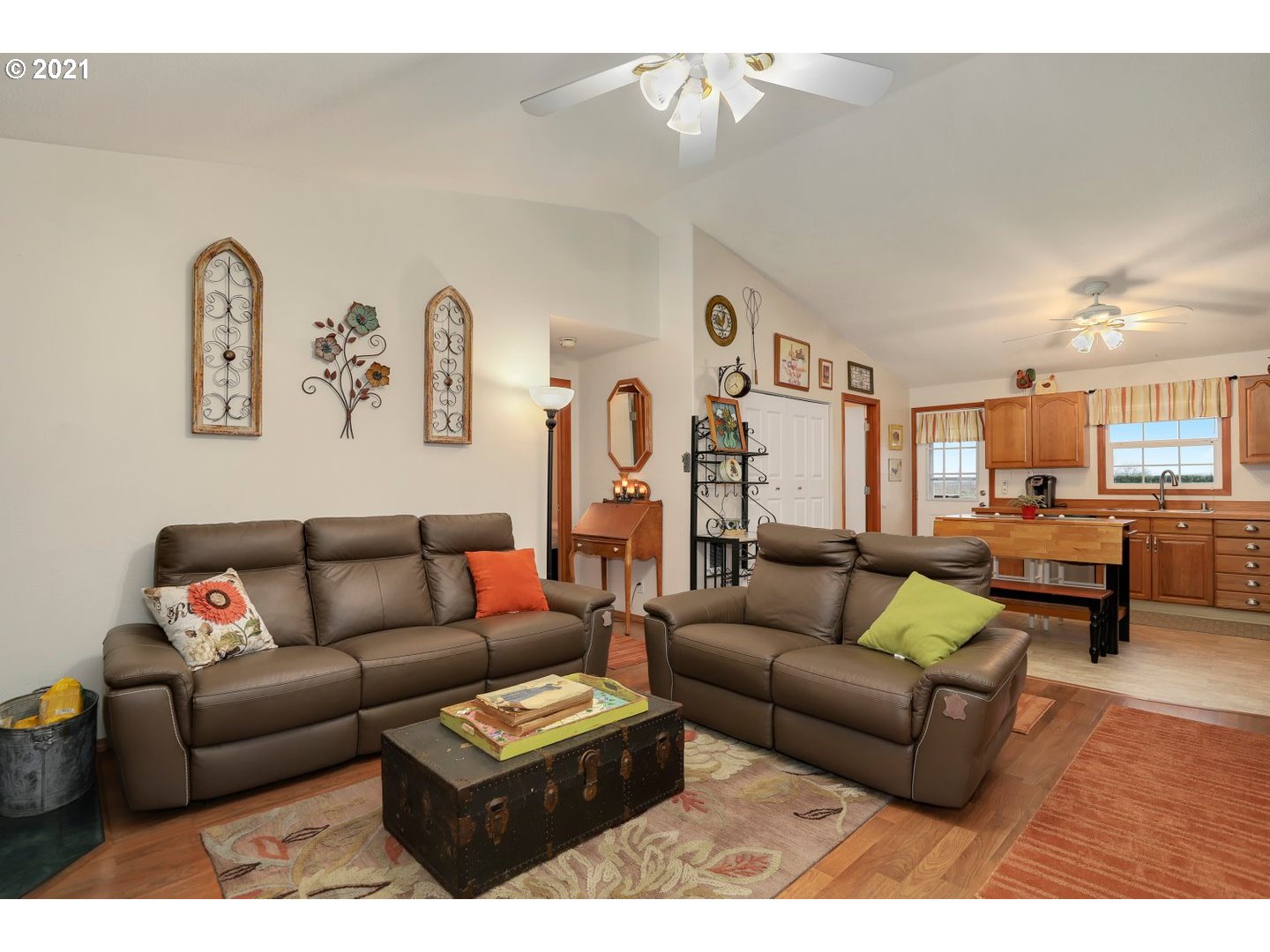 53855 Ring A Ring Road Scappoose, OR 97056 - Photo 3 of 32 Gallery Image 3