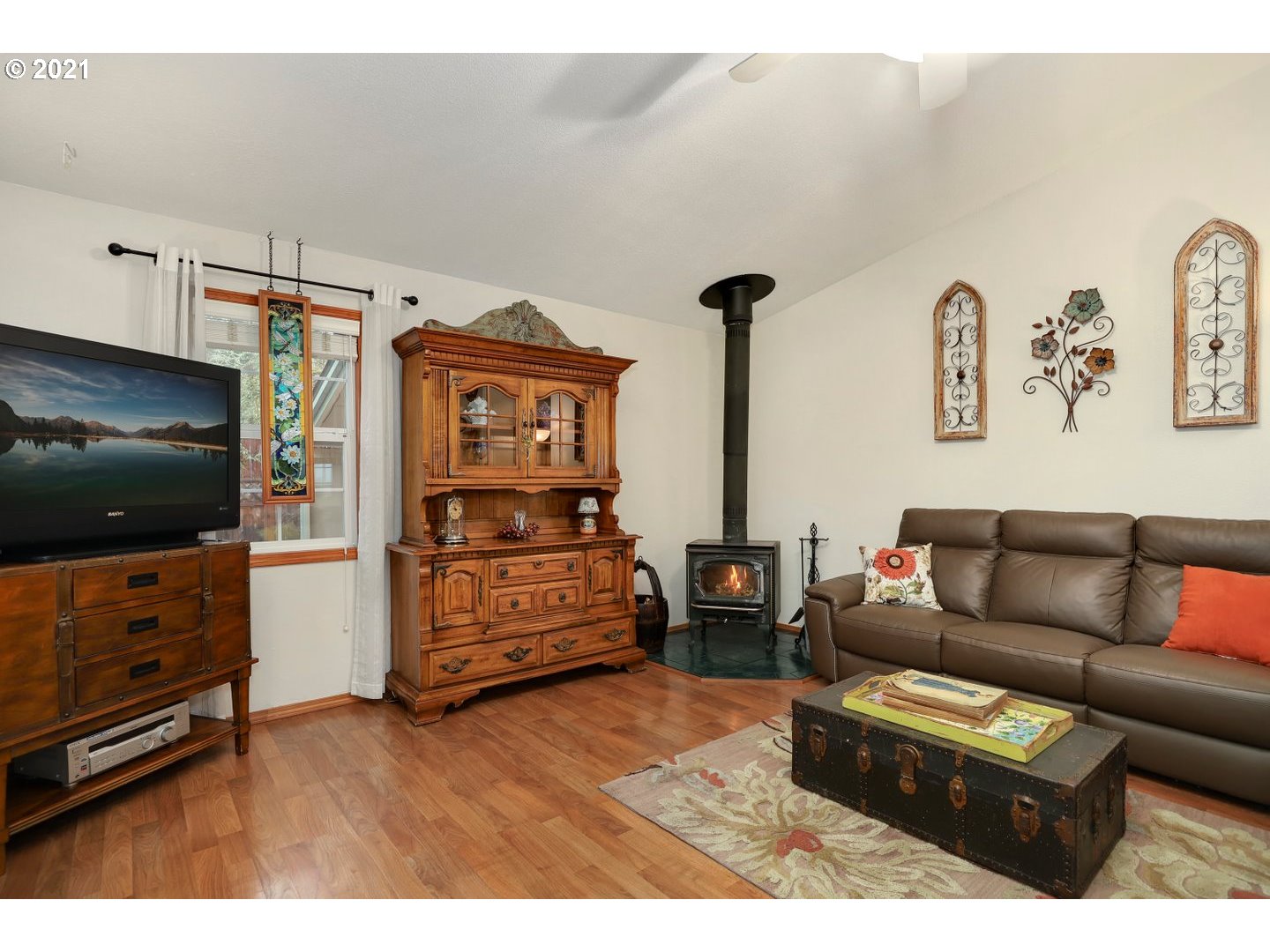 53855 Ring A Ring Road Scappoose, OR 97056 - Photo 4 of 32 Gallery Image 4