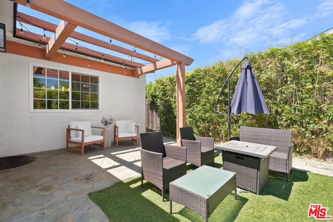 5350 Fallbrook Avenue Woodland Hills, CA 91367 - Photo 22 of 25 a building outdoor space with patio furniture