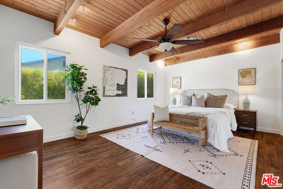 5350 Fallbrook Avenue Woodland Hills, CA 91367 - Photo 9 of 25 a living room with furniture and a potted plant