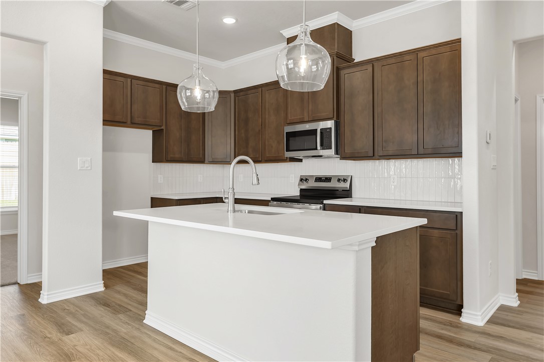 1919 Pinemont View Drive Bryan, TX 77807 - Photo 13 of 28 Kitchen