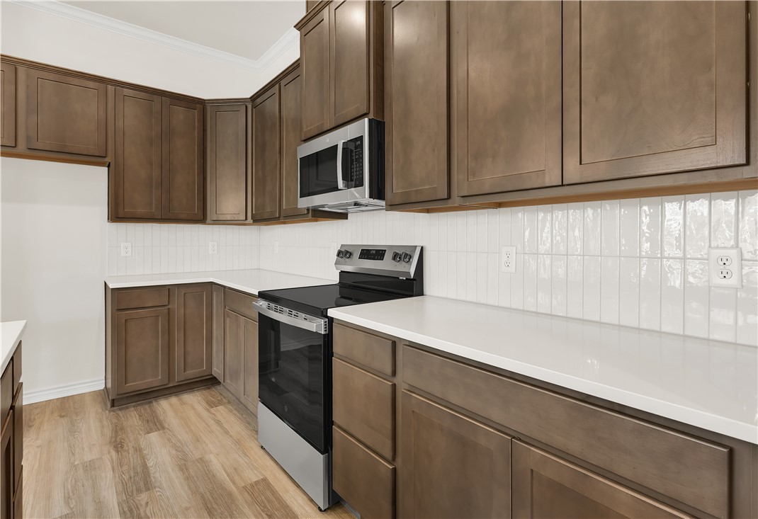 1919 Pinemont View Drive Bryan, TX 77807 - Photo 16 of 28 Kitchen