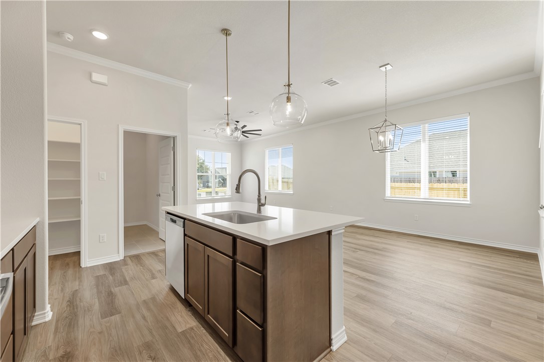1919 Pinemont View Drive Bryan, TX 77807 - Photo 17 of 28 Kitchen