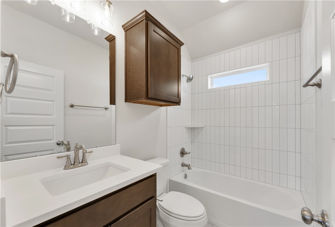 1919 Pinemont View Drive Bryan, TX 77807 - Photo 19 of 28 Secondary hall bathroom