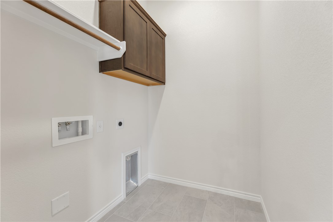 1919 Pinemont View Drive Bryan, TX 77807 - Photo 21 of 28 Laundry