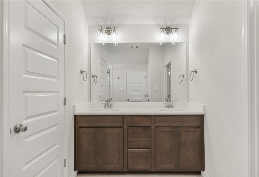 1919 Pinemont View Drive Bryan, TX 77807 - Photo 23 of 28 Primary bathroom