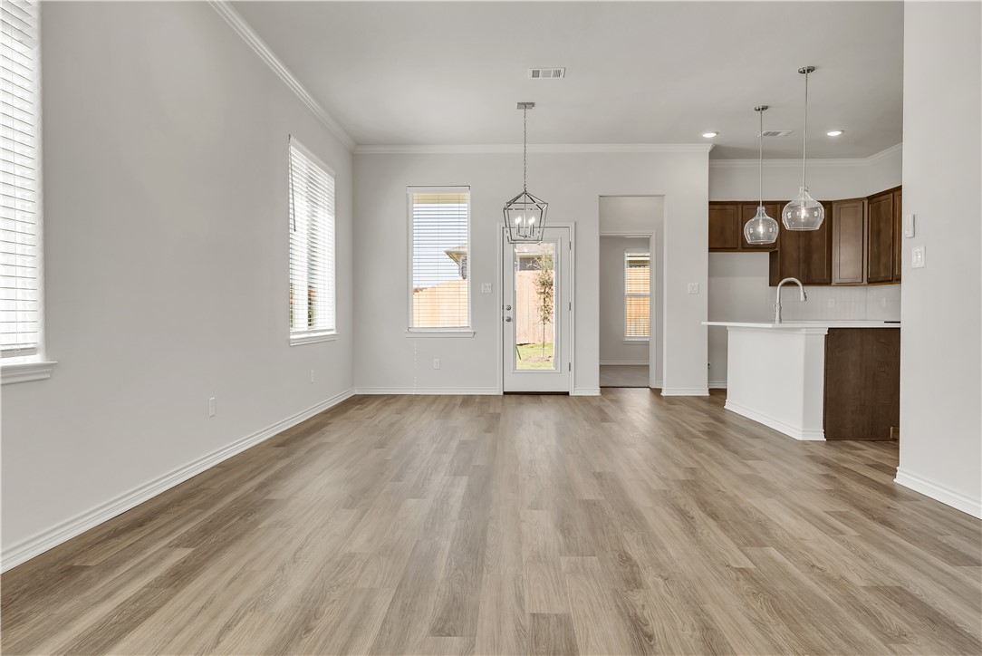 1919 Pinemont View Drive Bryan, TX 77807 - Photo 4 of 28 Dining and kitchen