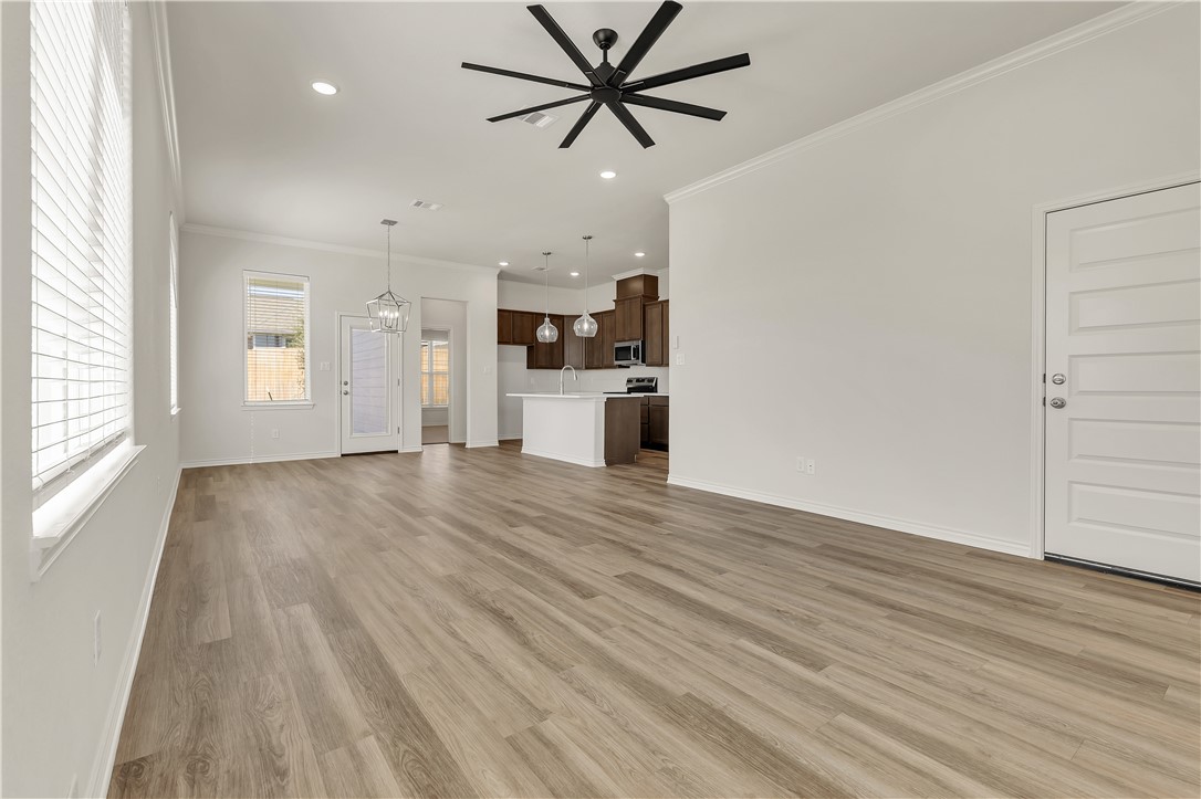 1919 Pinemont View Drive Bryan, TX 77807 - Photo 5 of 28 Dining off kitchen