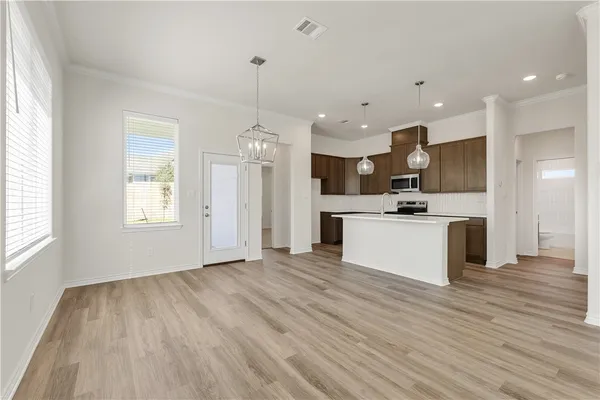 $305,000 | 1919 Pinemont View Drive, Bryan, TX 77807