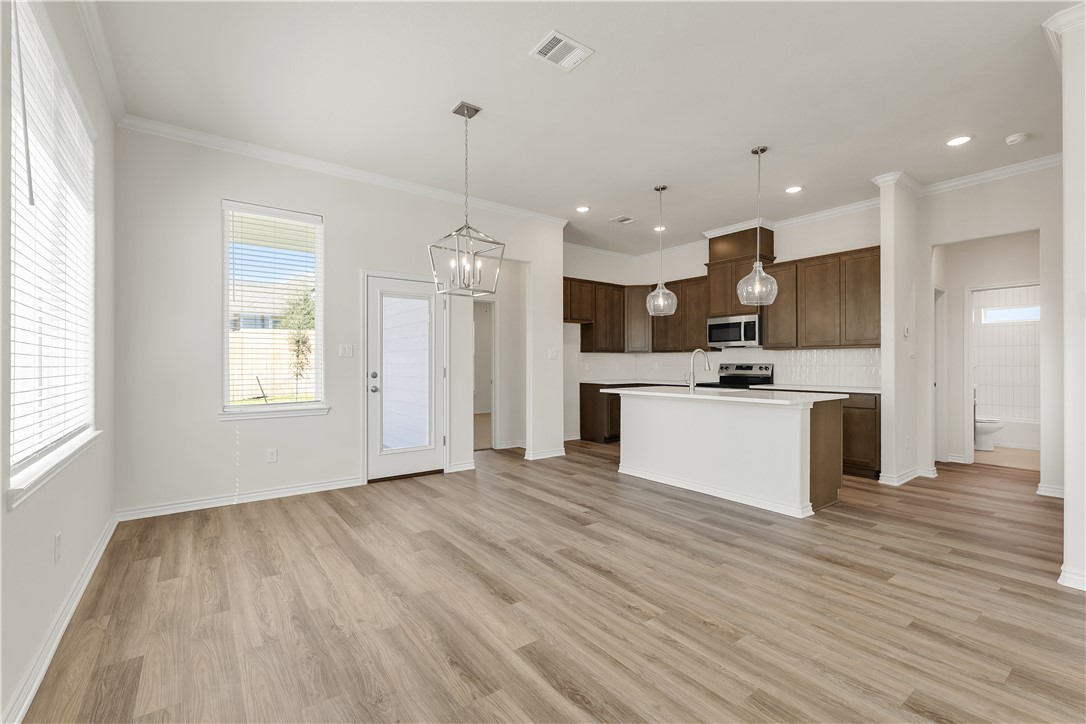 1919 Pinemont View Drive Bryan, TX 77807 - Photo 10 of 28 Dining and kitchen