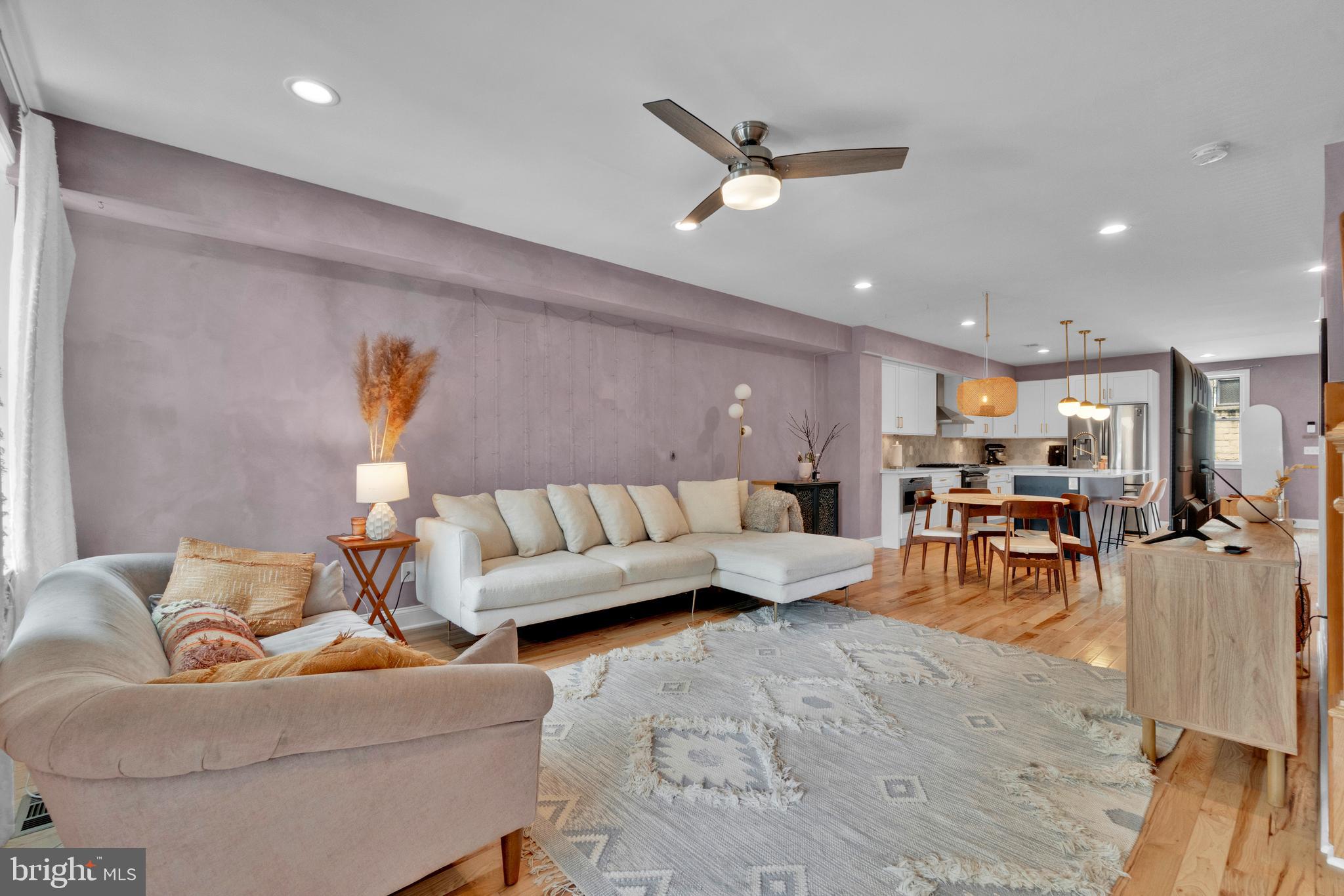 624 West 33rd Street Baltimore, MD 21211 - Photo 5 of 36 Living Room