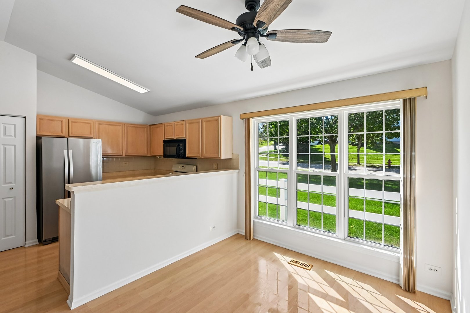 298 Haber Road Cary, IL 60013 - Photo 7 of 39 Gallery Image 7