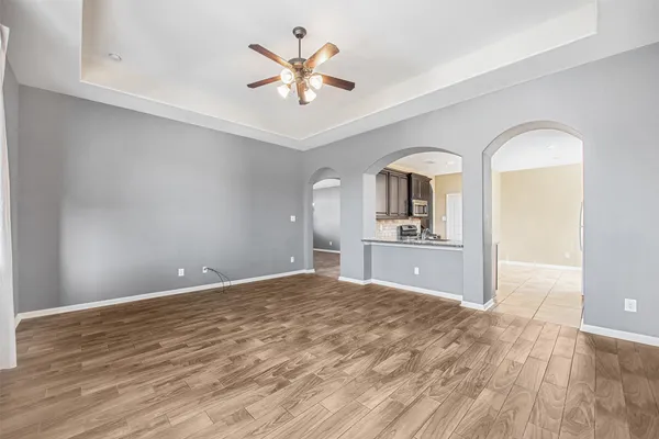 $2,400 | 204 Echo Brook Lane, Dickinson, TX 77539