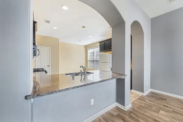 $2,400 | 204 Echo Brook Lane, Dickinson, TX 77539