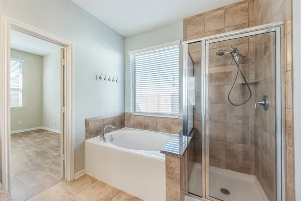 $2,400 | 204 Echo Brook Lane, Dickinson, TX 77539