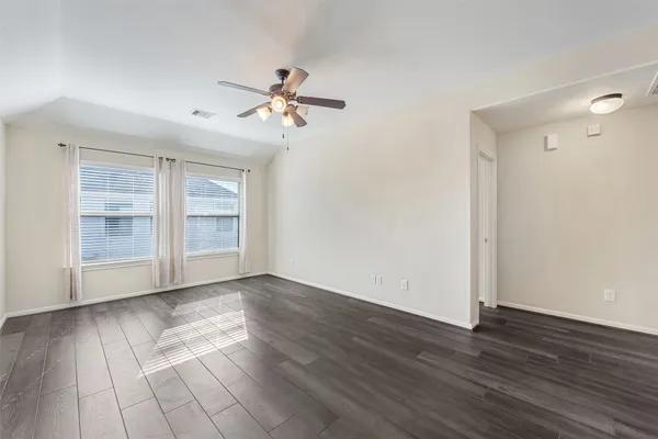 $2,400 | 204 Echo Brook Lane, Dickinson, TX 77539