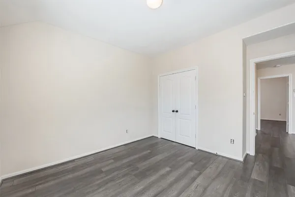 $2,400 | 204 Echo Brook Lane, Dickinson, TX 77539
