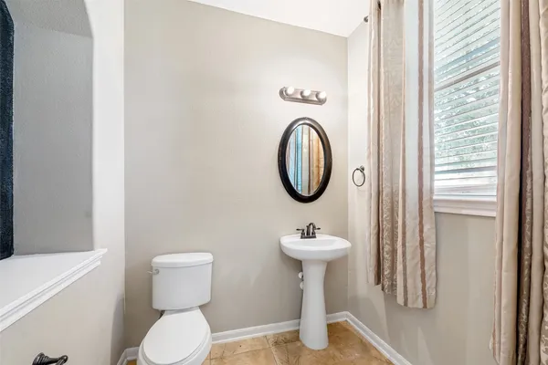 $2,400 | 204 Echo Brook Lane, Dickinson, TX 77539
