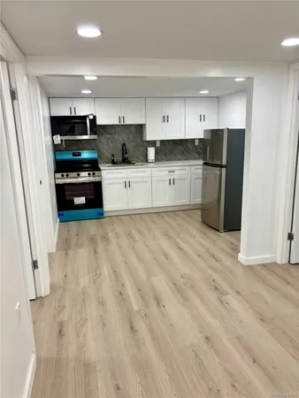 $2,200 | 750 Highview Avenue, Westbury, NY 11590