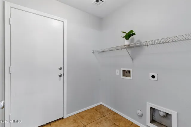 a view of a hallway with closet